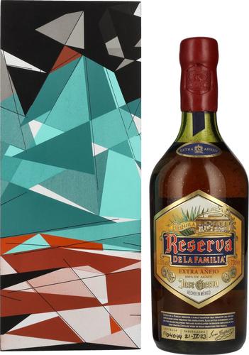 Reserva de la Familia EXTRA AÑEJO 2023 Tequila 38% Vol. 0,7l in Wooden case
